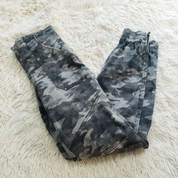 SPANX Camo Stretch twill cargo jogger size small - Picture 2 of 16